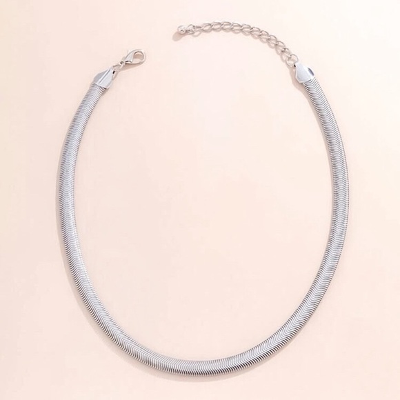 🔵𝟲𝟱%𝗢𝗙𝗙 𝗯𝘂𝗻𝗱𝗹𝗲𝘀 𝟯+🔵 NEW Flat Snake Stainless Steel Necklace - Picture 10 of 17